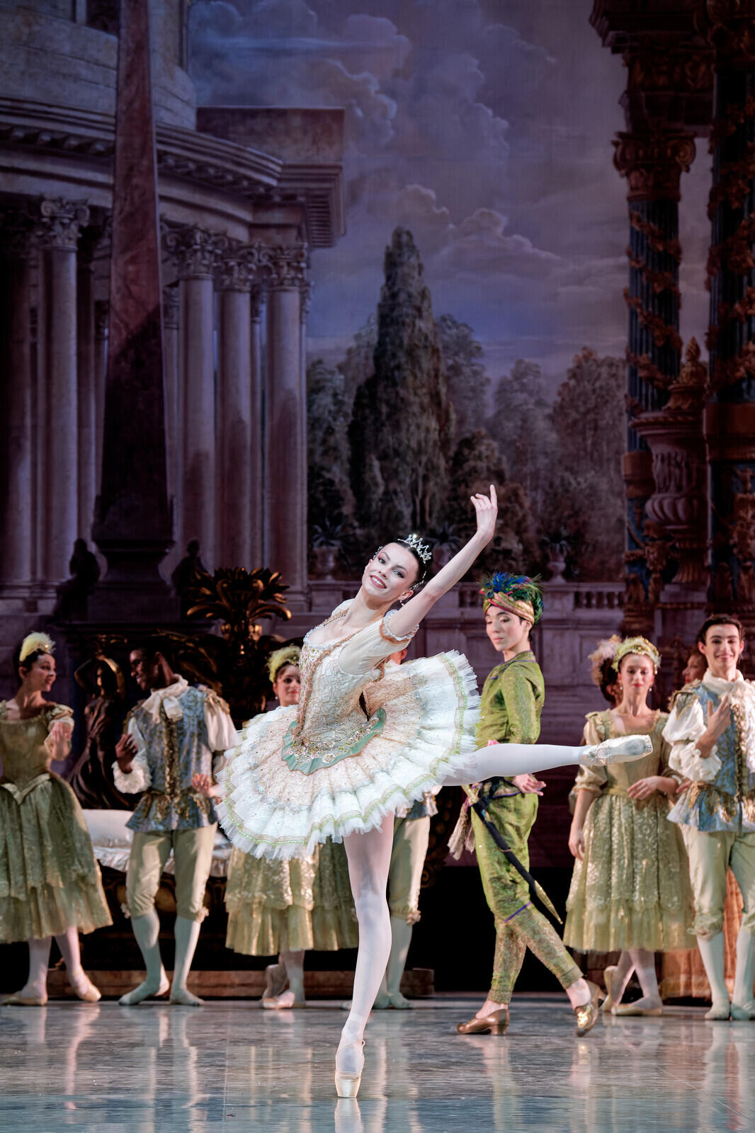 ルドルフ・ヌレエフ写真集 ルドルフ・ヌレエフへのオマージュ」ガラ公演の舞台写真集